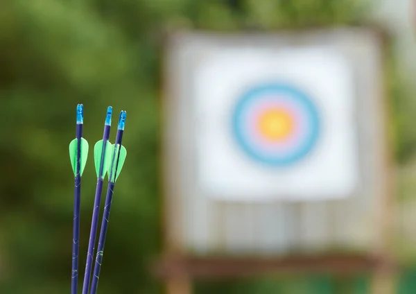 Archery equipment - arrows and target — Stock Photo, Image