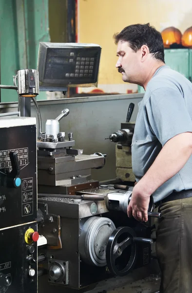 Worker at machining tool workshop — Stock Photo, Image