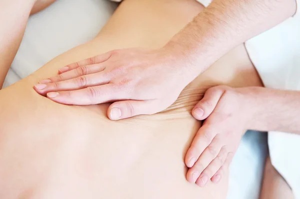 Техніка ручного медичного масажу — стокове фото