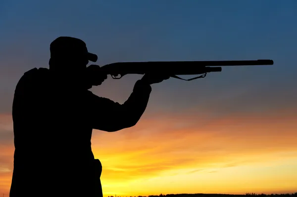 Jager met geweer pistool — Stockfoto