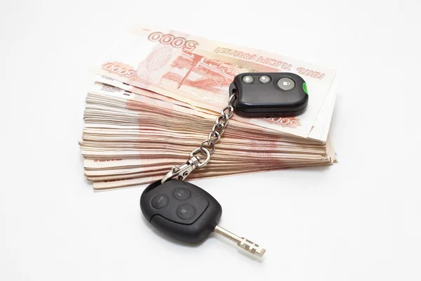 Llave del coche y dinero en efectivo —  Fotos de Stock