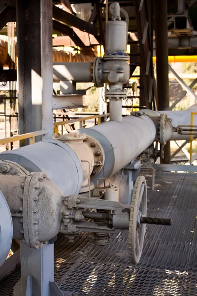 Ipari gáz- és olajvezetékek a fém a fémkohászati berendezések. constru — Stock Fotó