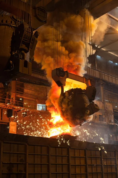 Metal Metalurji tesisi eritme. — Stok fotoğraf