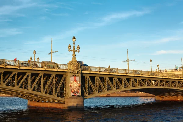 Trinity brug over de rivier neva, Rusland, st. petersburg — Stockfoto