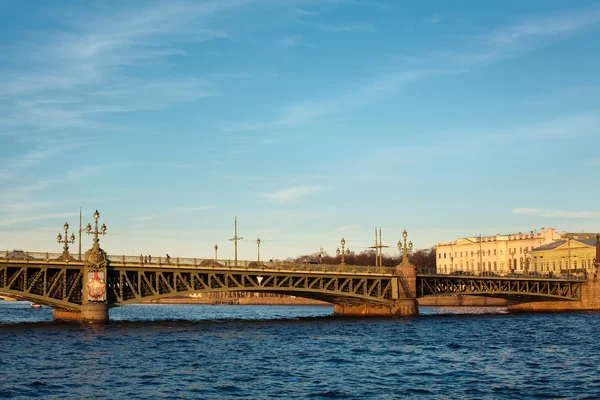Trinity brug over de rivier neva, Rusland, st. petersburg — Stockfoto