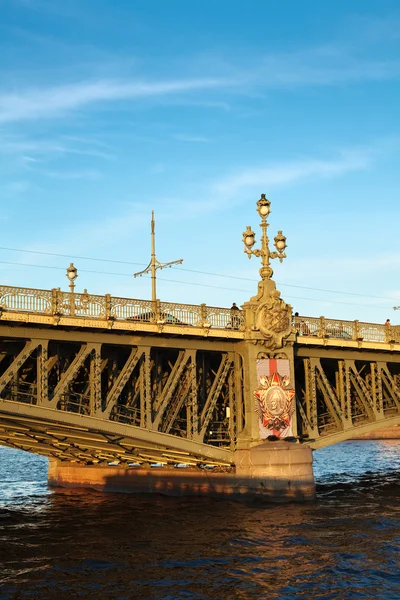 Trinity bron över floden neva, Ryssland, st petersburg — Stockfoto
