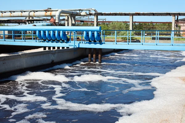 Reciclagem de água na estação de tratamento de águas residuais — Fotografia de Stock