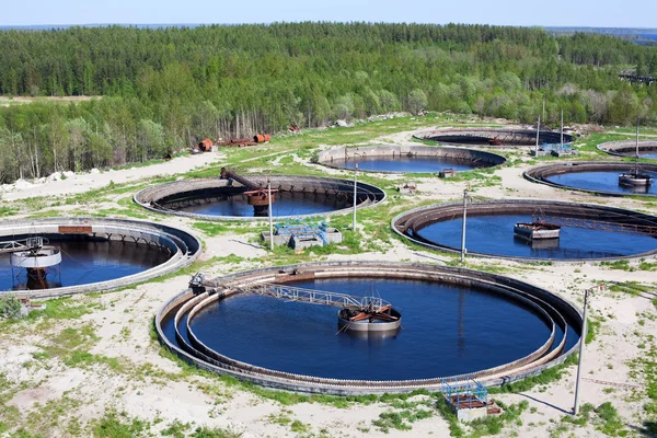 Reciclaje de agua en estación de tratamiento de aguas residuales —  Fotos de Stock