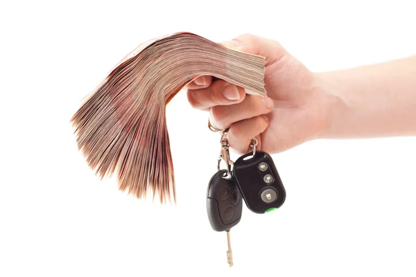 Ανθρώπινο χέρι με δέσμη των κλειδιών χρήματα και αυτοκίνητο — Φωτογραφία Αρχείου