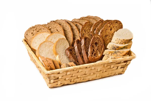 Korb mit verschiedenen Brotsorten — Stockfoto