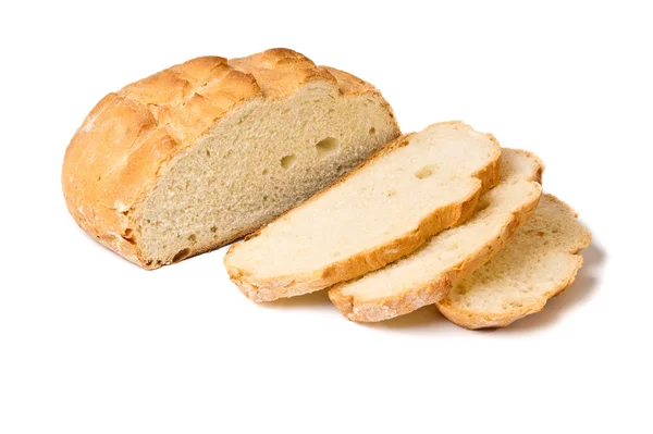 Polovinu nakrájené bílé pšeničné kulatý chléb — Stock fotografie