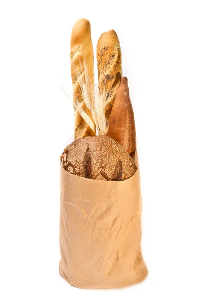Saco de papel com diferentes tipos de pão — Fotografia de Stock