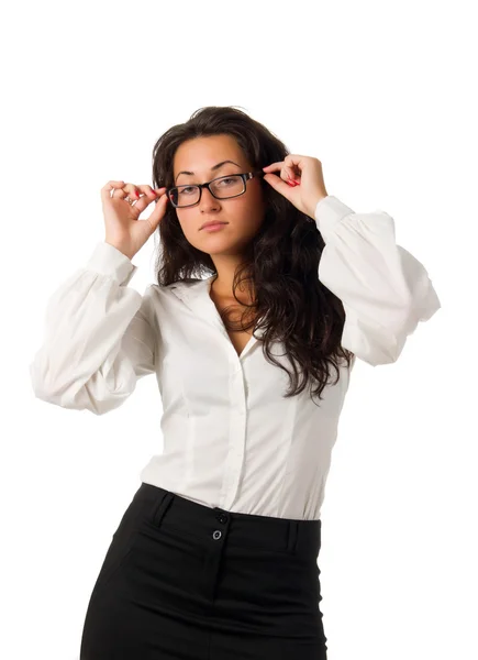 Joven mujer de negocios morena establece sus gafas negras — Foto de Stock