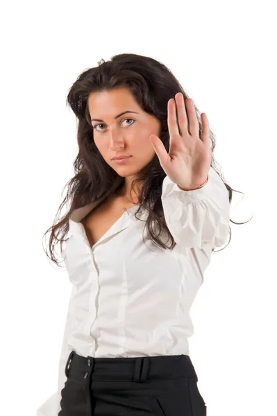 Jovem mulher de negócios de cabelos escuros mostrar stop sign por sua mão — Fotografia de Stock