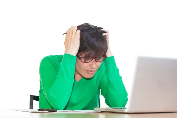 Stressad ung kvinna på jobbet — Stockfoto
