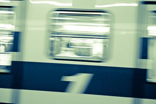 Pociąg metra, efekt rozmycia ruchu — Zdjęcie stockowe