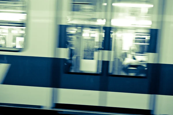 Train de métro, effet flou du mouvement — Photo