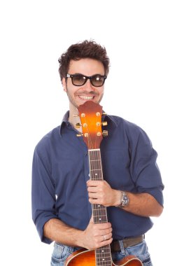 gitar portre ile genç adam