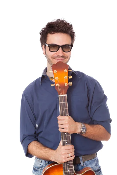 Fiatal férfi portré gitár — Stock Fotó
