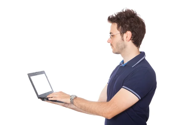 Mann hält Netbook mit leerem Bildschirm — Stockfoto