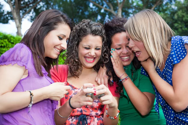 Female Teenagers Looking Photos in the Camera — Stock Photo, Image