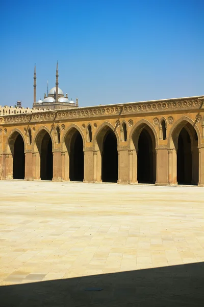 伊本 · 图伦清真寺在开罗的主要法院 — 图库照片