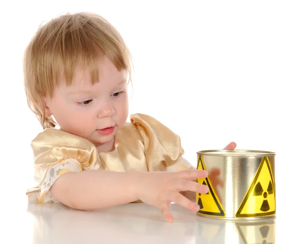 Маленькая девочка и радиоактивность — стоковое фото
