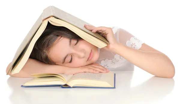Mädchen schläft über dem Buch. — Stockfoto