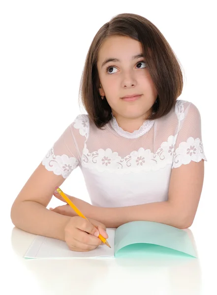 Het meisje met potlood en schrijven-boek — Stockfoto