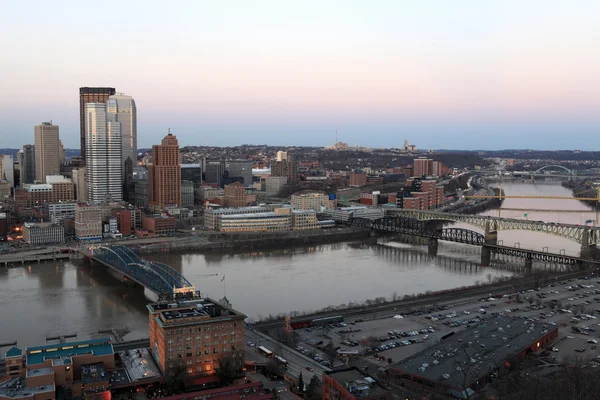 Pittsburgh akşam manzarası — Stok fotoğraf