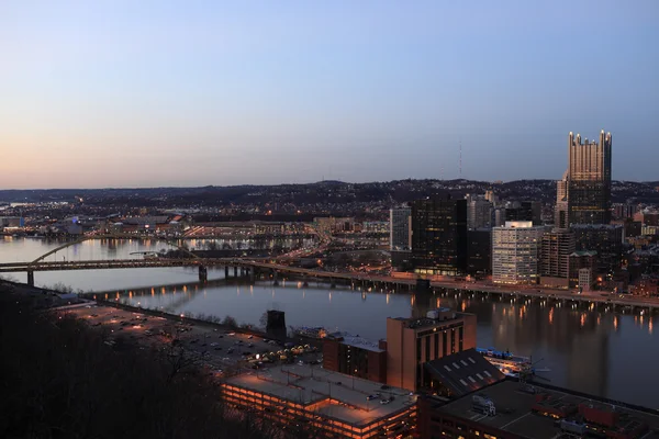 Skyline de Pittsburgh à noite — Fotografia de Stock