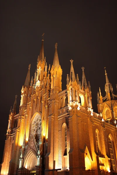 Cathédrale illuminée la nuit — Photo