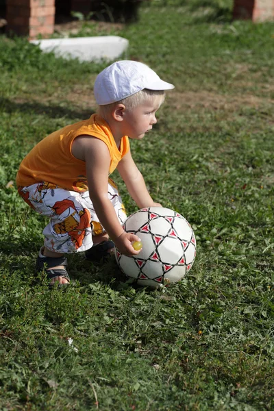 Boy takes football — Stock Photo, Image