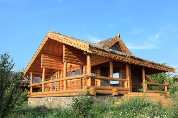 Drewniany bungalow — Zdjęcie stockowe