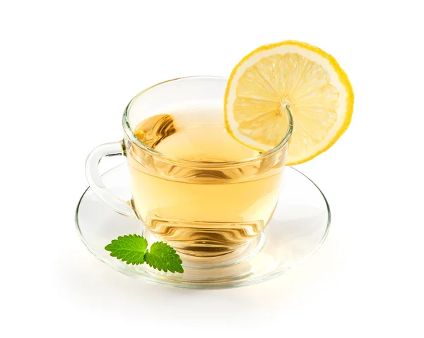 Čaj v šálku s listy máty a citronu — Stock fotografie