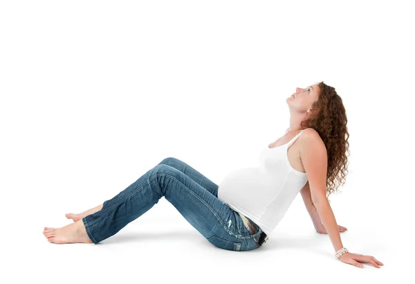 Gravid kvinna gör gymnastiska övningar — Stockfoto