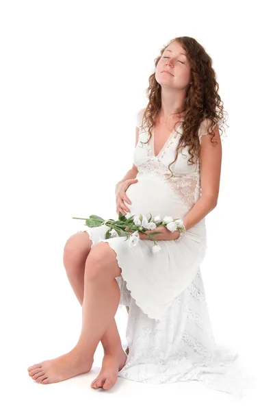 Hamile bir kadın karnını okşuyor. — Stok fotoğraf