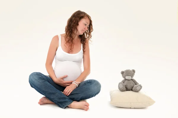 Těhotná žena sedící — Stock fotografie