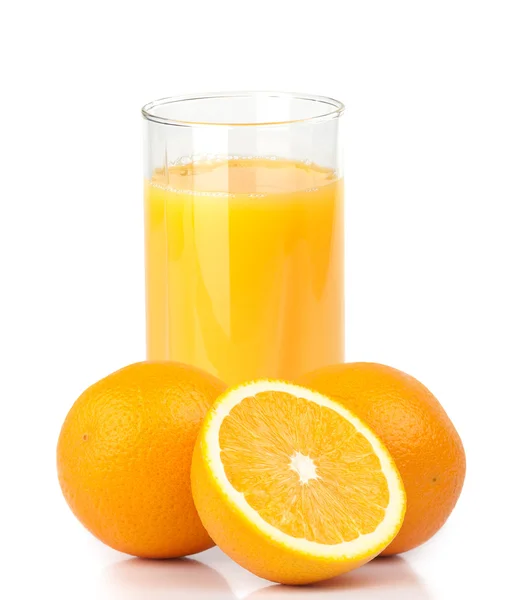Sok pomarańczowy i kawałkami pomarańczy — Zdjęcie stockowe