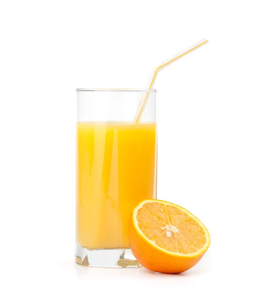 Апельсиновий сік і скибочки апельсина — стокове фото
