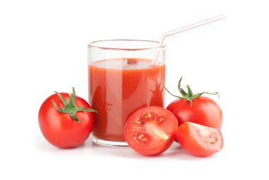 Bir bardak taze domates suyu.