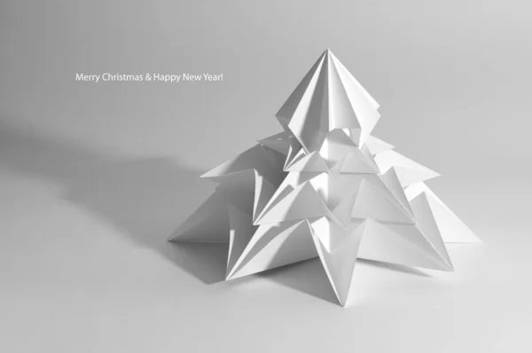 白地に孤立したクリスマスツリー — ストック写真