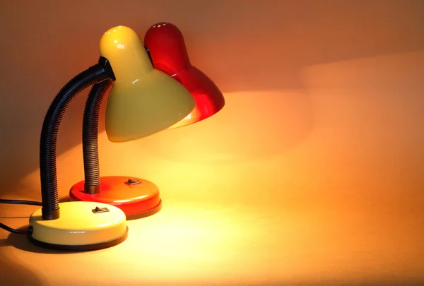 Due lampade da scrivania luminose — Foto Stock