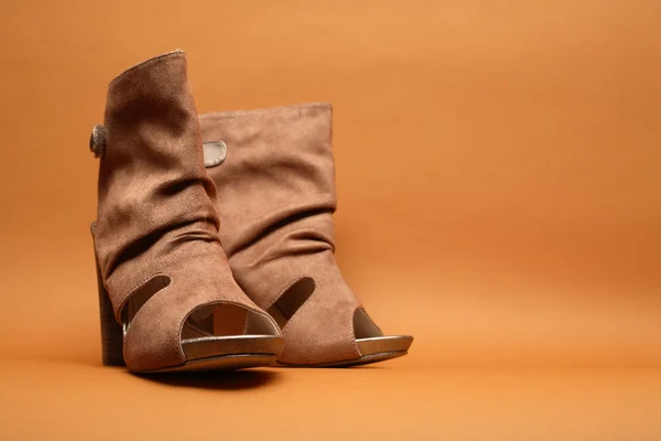 Modern kvinna sämskskinn skor — Stockfoto