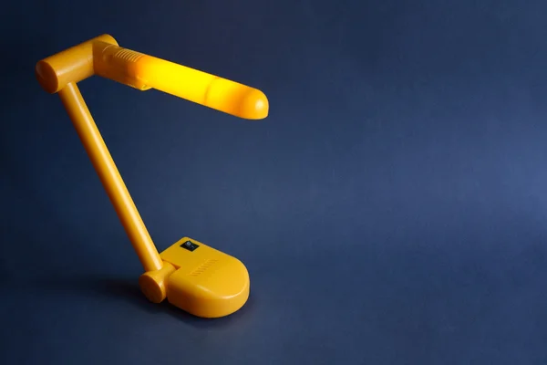 Lampy nowoczesne biurko — Zdjęcie stockowe