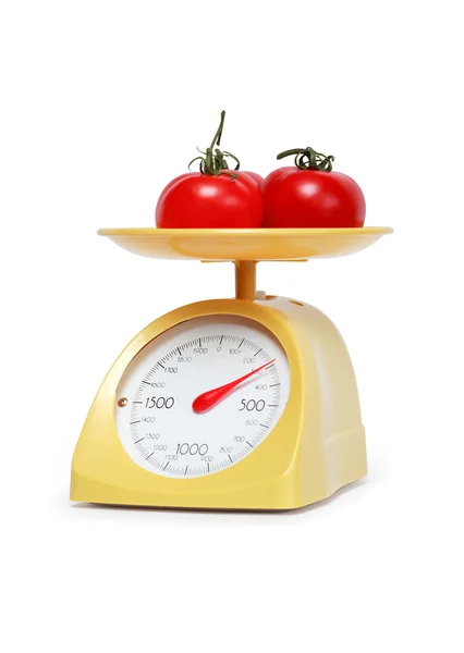トマトの重量を量る — ストック写真