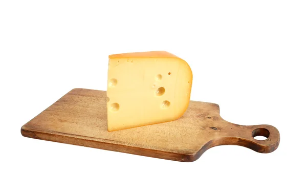 まな板の上のチーズ — ストック写真