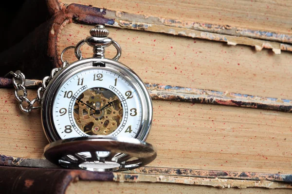 시계 및도 서 — 스톡 사진