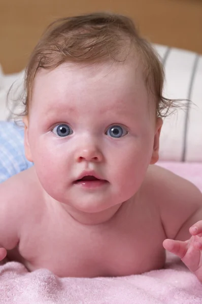 Lilla baby porträtt — Stockfoto