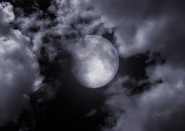 Full moon in clouds — Stock Photo, Image